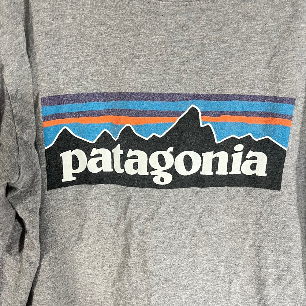 Patagonia Unisex Gray T-Shirt Youth SZ XXL Logo Graphic Print Outdoors Gorpcore